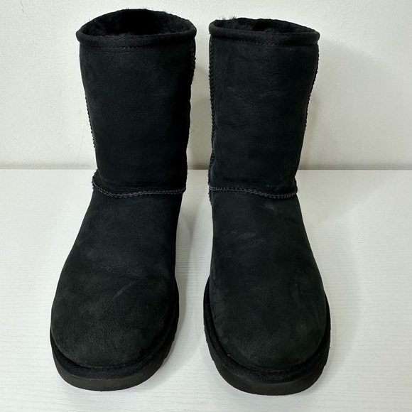 UGG Women’s Classic Short II Size 8 - Picture 3 of 12